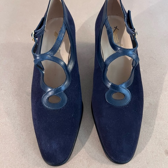 Yanko Navy Blue Suede Gold Buckle Made In Spain Block Heels Women’s 7.5 M - Picture 2 of 11